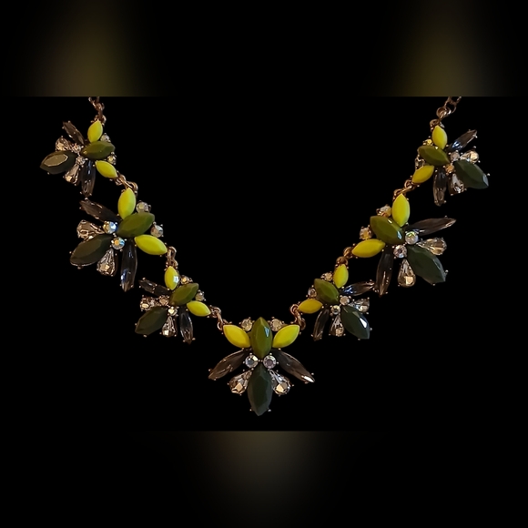 Elegant Green and Yellow Floral Necklace - Picture 2 of 3